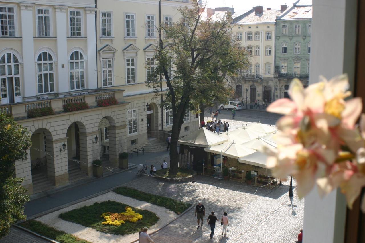 Apartment On Rynok Square Лвив Екстериор снимка