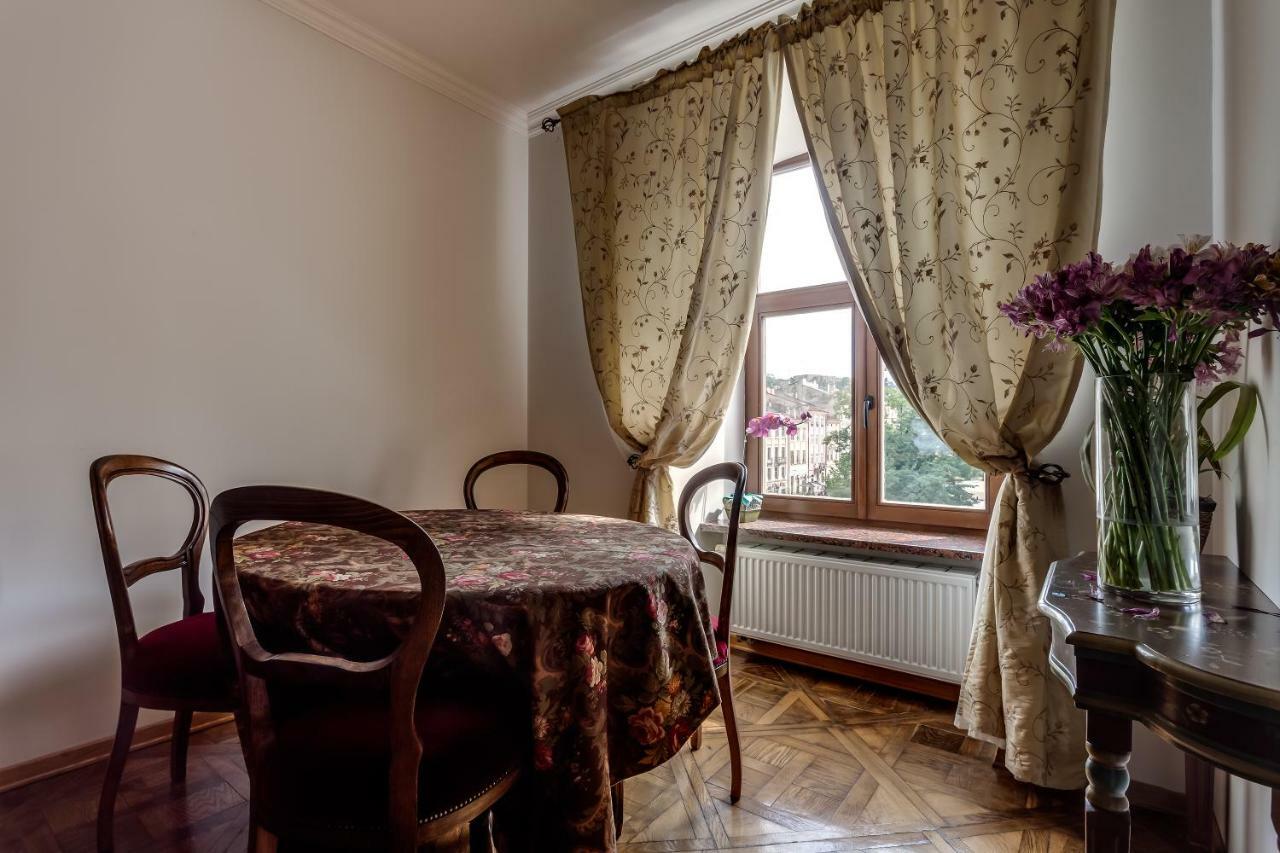 Apartment On Rynok Square Лвив Екстериор снимка